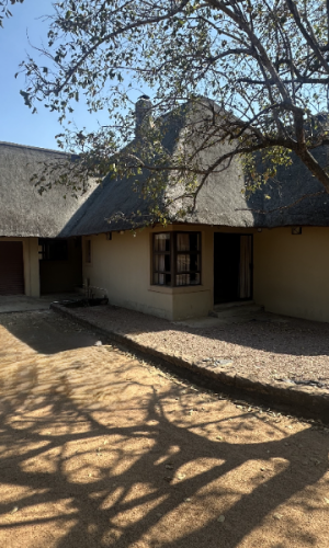 Luxury 4 Bedroom Home in Zebula Country Club & Spa - Bela-Bela