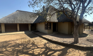 Luxury 4 Bedroom Home in Zebula Country Club & Spa - Bela-Bela