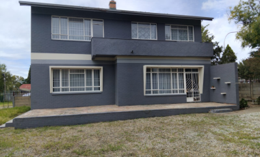 Double Storey House on Large Stand in Heilbron, FS