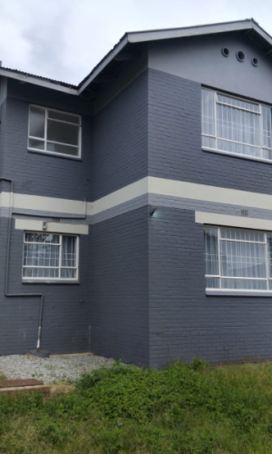 Double Storey House on Large Stand in Heilbron, FS