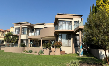 5 bedroom house in Blue Valley Golf Estate, Centurion