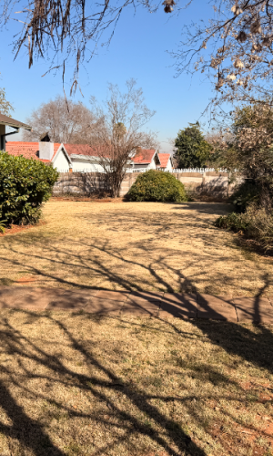 3 Bedroom House with Garden Flat on Large Stand, Valhalla