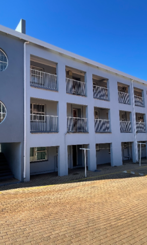 2-Bedroom Unit in Florida Cabanas, Secure Complex with Pool - Jhb